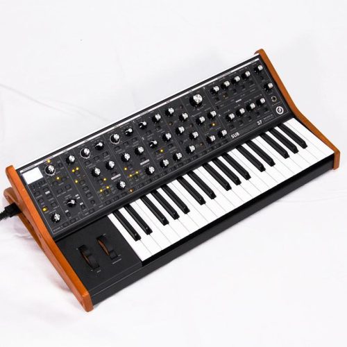 Moog Subsequent 37 — Analog Synthesizer Đã Qua Sử Dụng